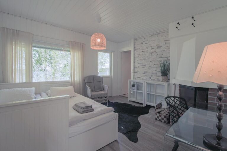 Lakeside Holiday Home