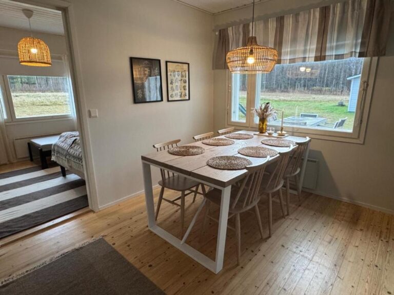 Lakeside Holiday Home