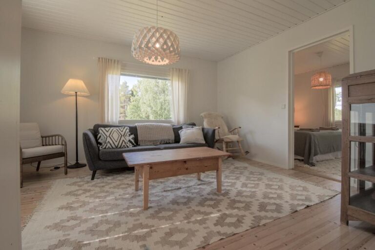Lakeside Holiday Home