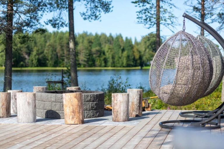 Lakeside Holiday Home