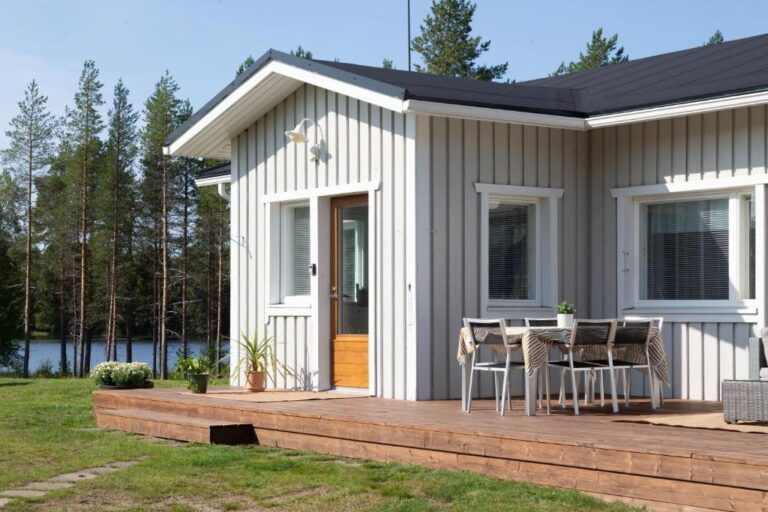 Lakeside Holiday Home